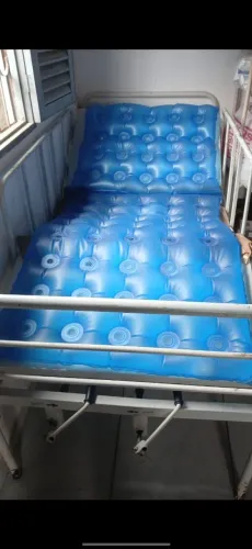 Cama hospitalar + colchão d'água