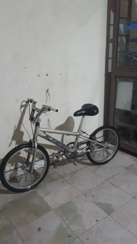 BMX ARO 20 ESTÁ EM CONDIÇÃO BOA