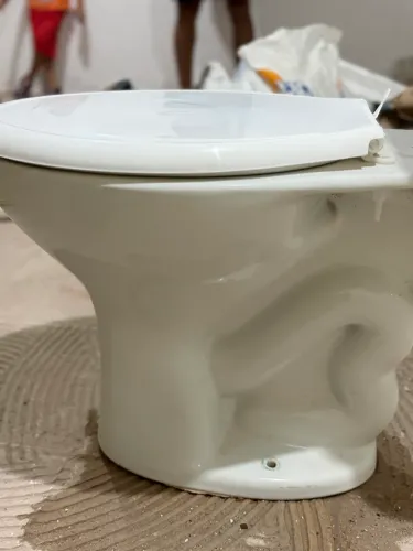 Vaso sanitário com caixa acoplada Celite