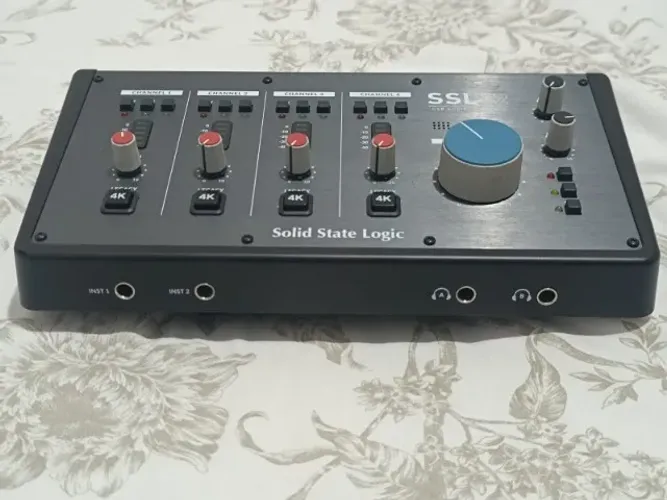 Interface De Áudio Solid State Logic Ssl 12 Usb SSL12