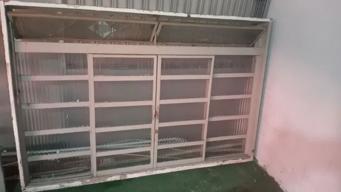 Janela de ferro 1,50x 1,00 bom pra chácara 