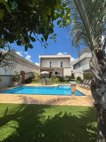Venda/Locação! Linda Casa Semi Mobiliada no Condomínio Vale das Águas !
