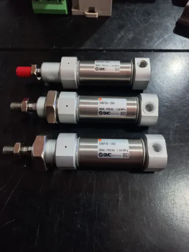 Três Cilindro pneumático C8F25-25S