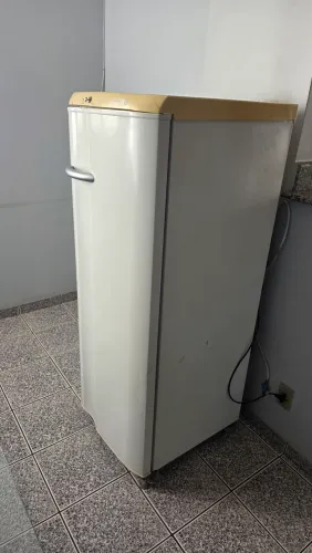 GELADEIRA SEMI - NOVA