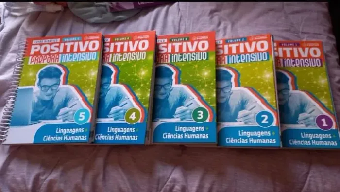 Vendo Livro Didático Kit completo POSITIVO - linguagens/ ciências humanas