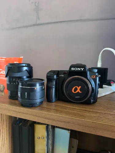 VENDO SONY A700 + 50MM 1.4