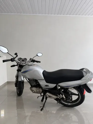 Vendo Moto Suzuki