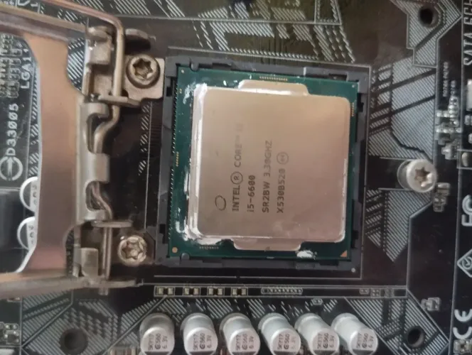 GTX 1050ti + i5 6600 + Asus h110 + fonte Corsair 400w