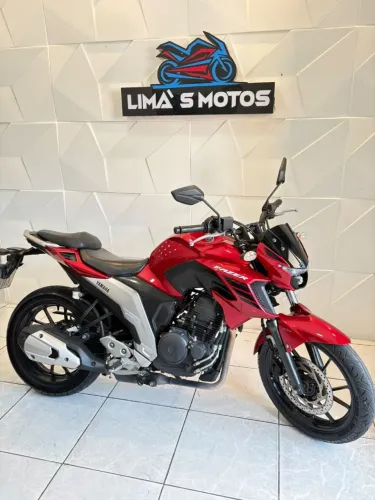 VENDO OU TROCO YAMAHA FAZER 250 2022/23 ( LIMAS MOTOS)