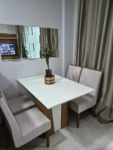 Mesa de jantar com 4 cadeiras
