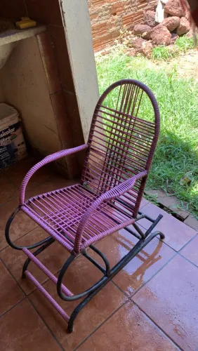 cadeira rosa usada