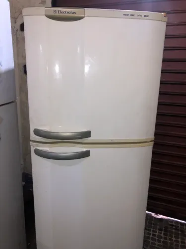 Geladeira duplex frost free da Eletrolux df34A funcionando perfeitamente
