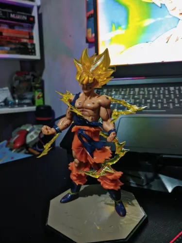Action Figure Son Goku Super Saiyajin (Dragon Ball Z)