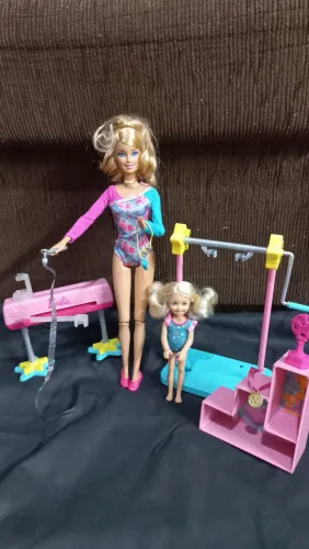 Boneca barbie, professora de ginástica