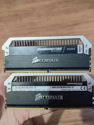 Memoria ram 2x4 gb corsair com dissipador de calor