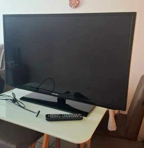 TV Samsung 43" LED Full HD (Não é Smart) - Excelente Estado!