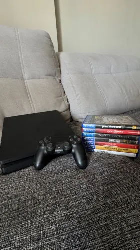 PLAYSTATION 4 Slim 1Tb