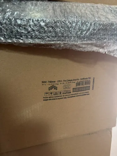 Case lacrada com 6 unidades Box Eevee Prismáticas
