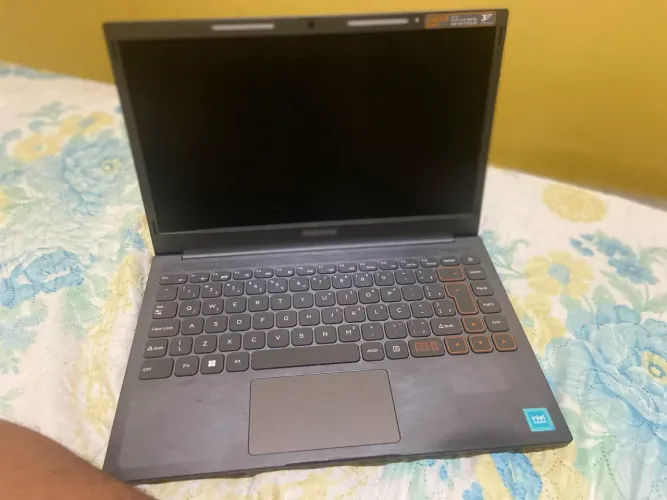 Vende-se Notbook seminovo 