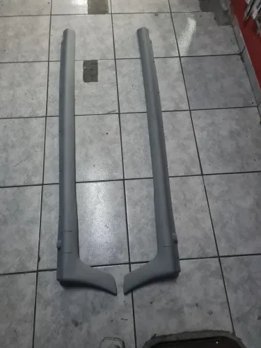 Vende-se esse spoiler lateral saveiro summer de fibra , mesmo encaixe do original. 