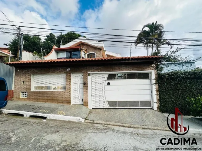 Casa com piscina para venda na Vila Guilhermina!