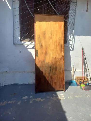 Porta de madeiras e batentes novo
