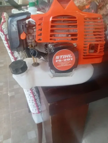 Roçadeira gasolina 