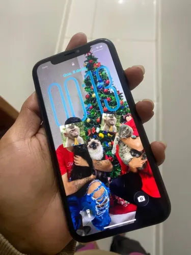 Vendo iPhone 11 preto de 128gb semi novo
