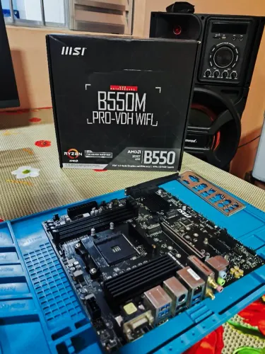 Placa-Mãe MSI B550M PRO-VDH WIFI Zerada