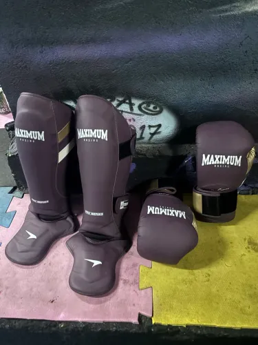 Kit Maximum edição pro caneleira L luva 14 oz 
