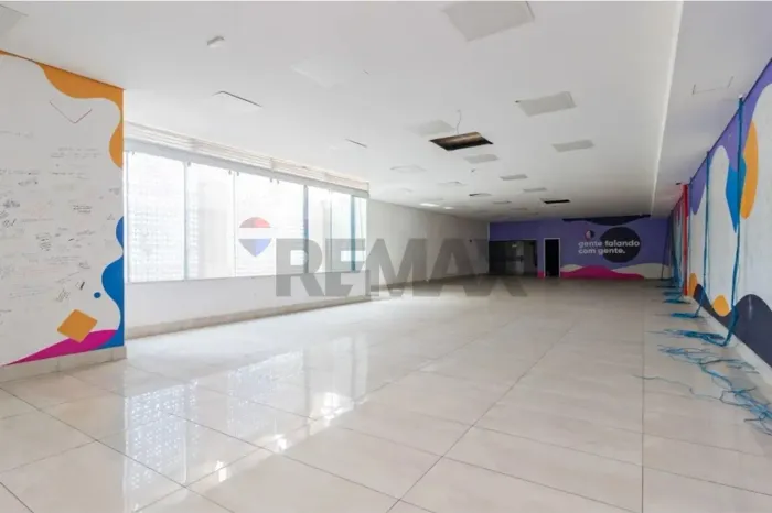 ALUGA-SE POMPÉIA/PERDIZES - SALÃO 500m2.