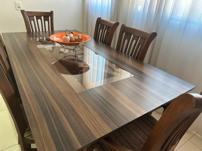 Mesa de madeira 6 lugares em excelente estado
