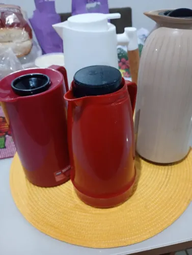 Vendo 04 garrafas térmicas