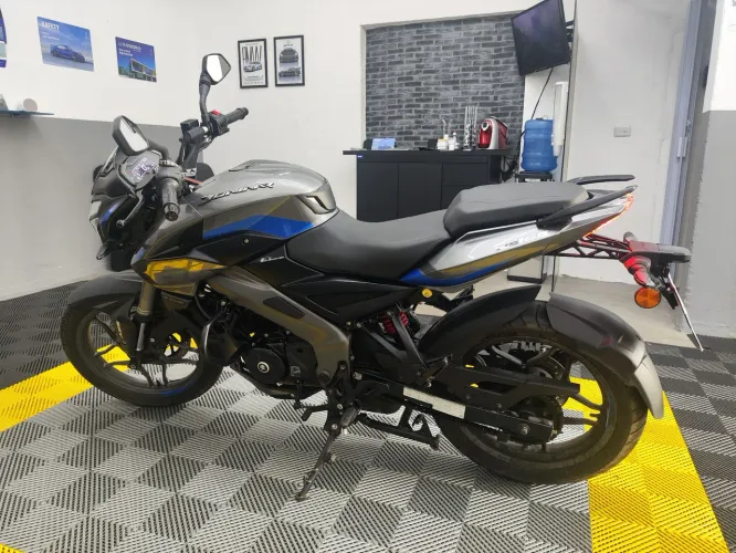 Bajaj Dominar NS160.