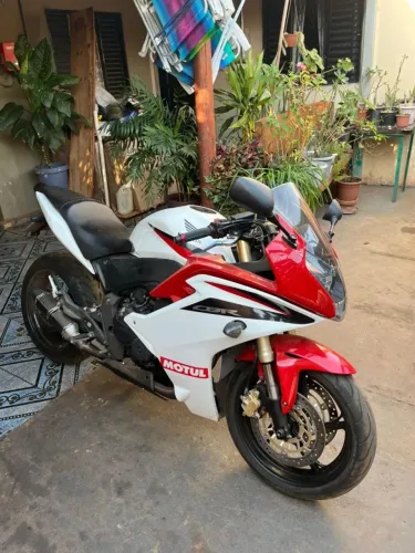 Vende-se - CBR 600F