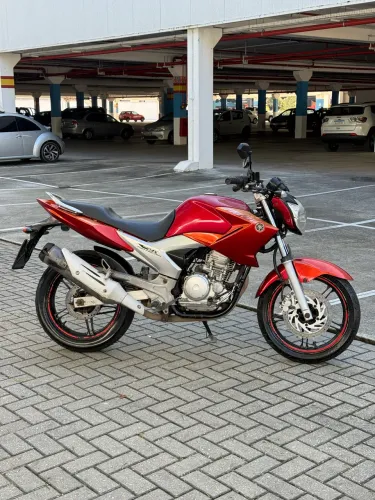 YAMAHA YS 250 FUEL INJECTION FAZER 2012 VERMELHA FILÉ FINANCIA TOTAL