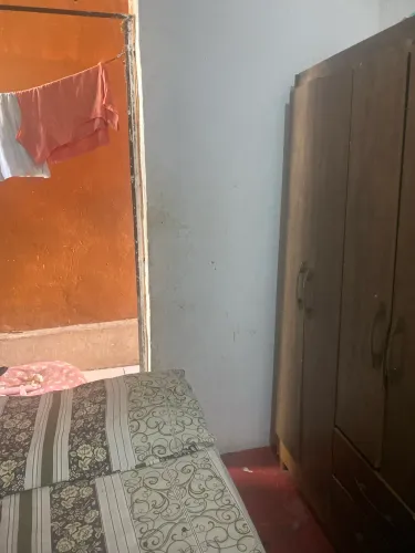 Aluga se casa no início do caminho de areia