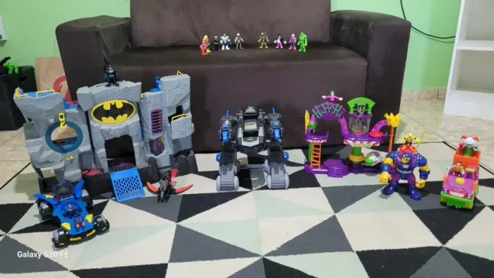 Mega Kit Imaginext - Batcaverna, Fabrica de Risadas, Batman, Coringa e Vilões - Original