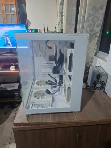 Gabinete gamers Pichau com fans RGB