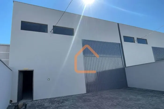 Galpão para alugar, 210 m² por R$ 7.000,00/mês - São Carlos - Pouso Alegre/MG