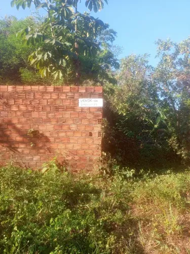 Vendo terreno no bairro de Fátima já tem m construção da metade da casa .