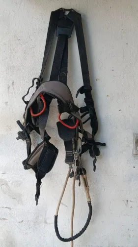 Cinto de segurança paraquedista