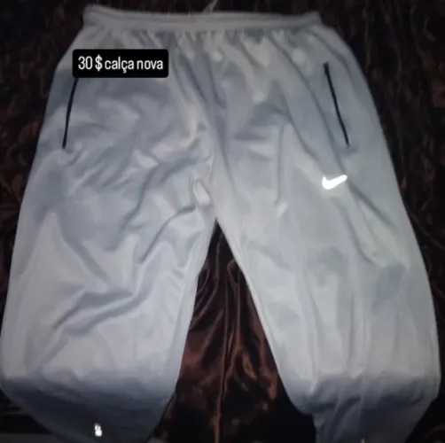 Vendo calça por 30 $ nova