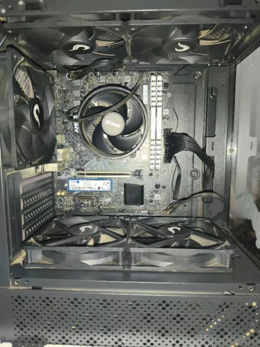 Computador Gamer novo, poucos meses de uso.