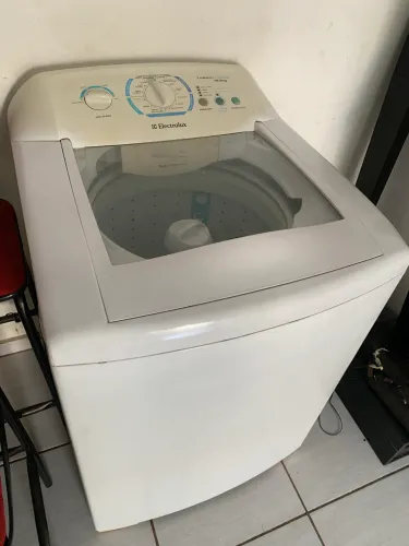 Vendo máquina de lavar 12 quilos funcionando perfeitamente com apenas alguns detalhes