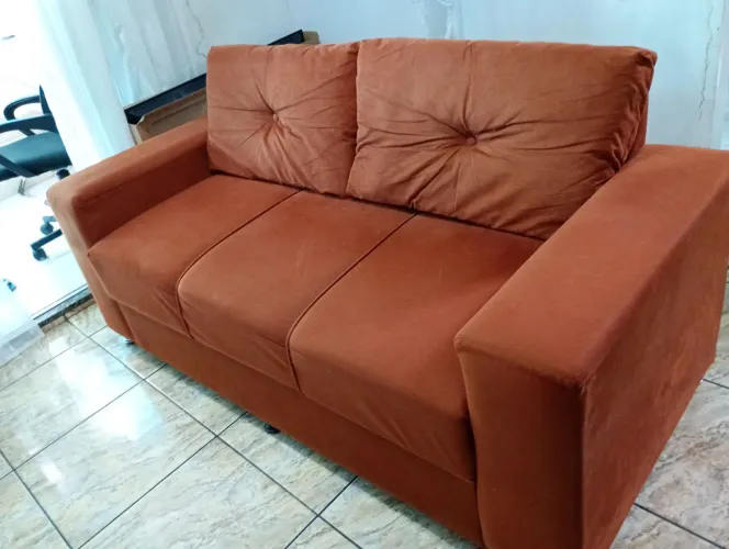 Vende-se um sofá 