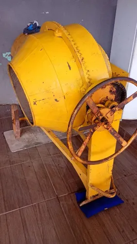 Vendo ou troco betoneira de 600 litros motor 3 CV trifásico