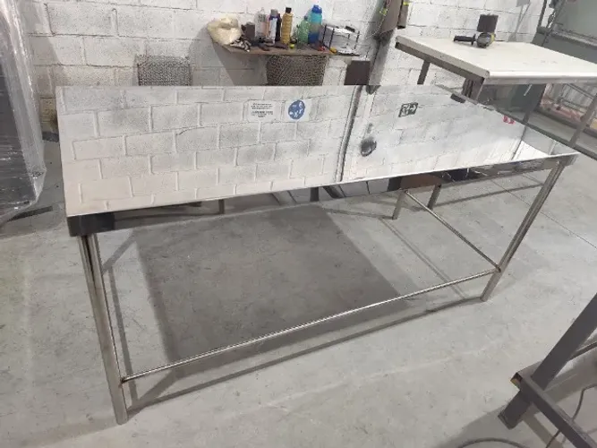 Mesa Industrial em Inox 2,20x0,70x0,90 Estrutura Reforçada