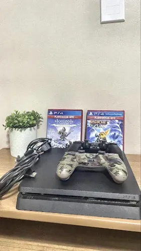 PlayStation 4 Slim 1TB + 2 Controles Originais + 2 Jogos (Completo!)