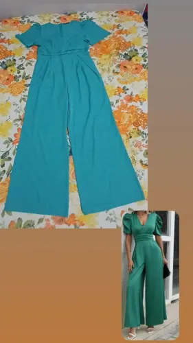 Macacão Lovito com mangas bufantes, estampa lisa da cor verde. Tamanho: XL, número 42